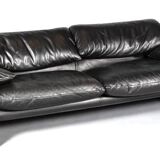 Cassina leather sofa Maralunga model by Vico Magistretti