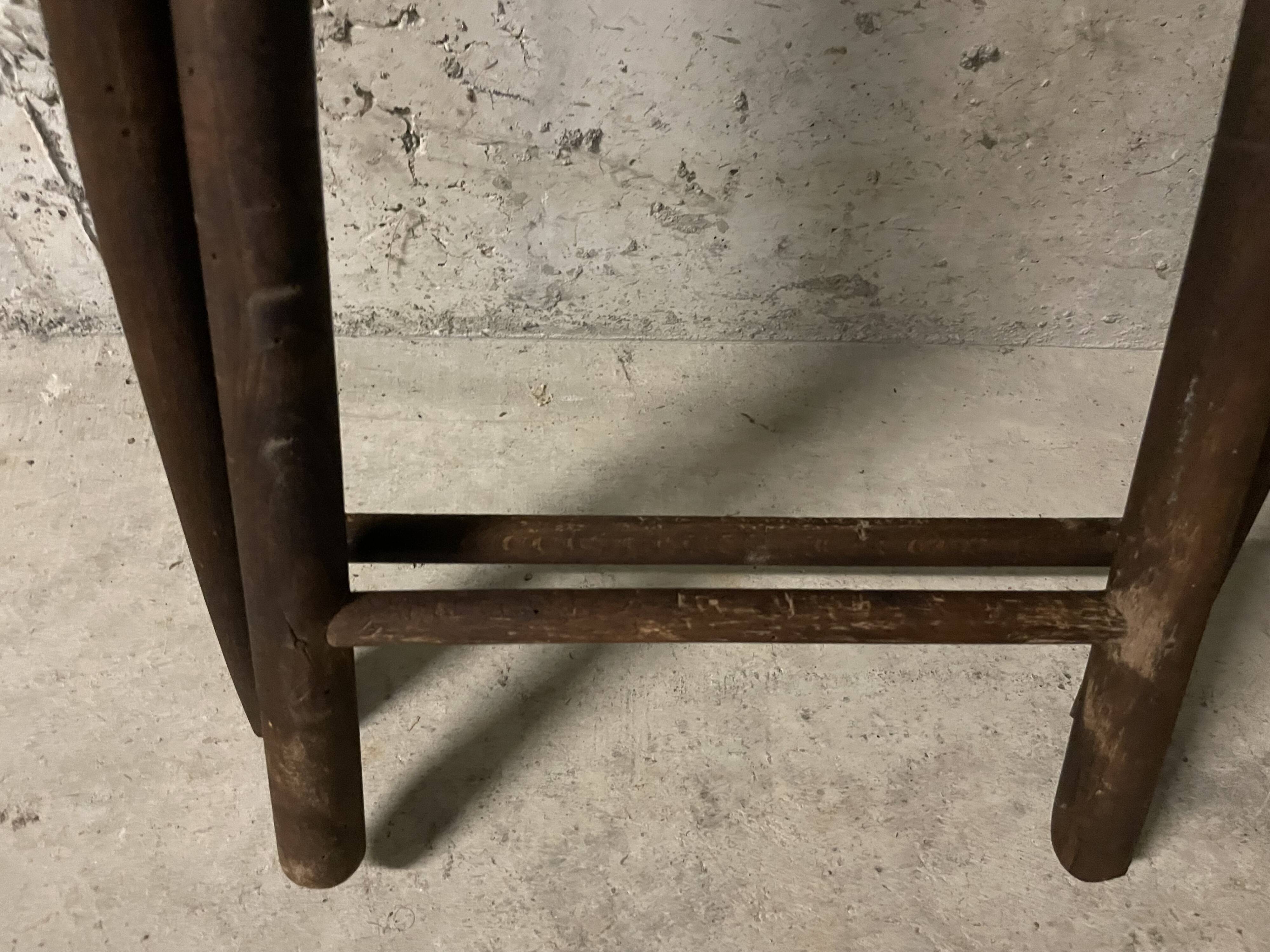 Nomadic stool 40s