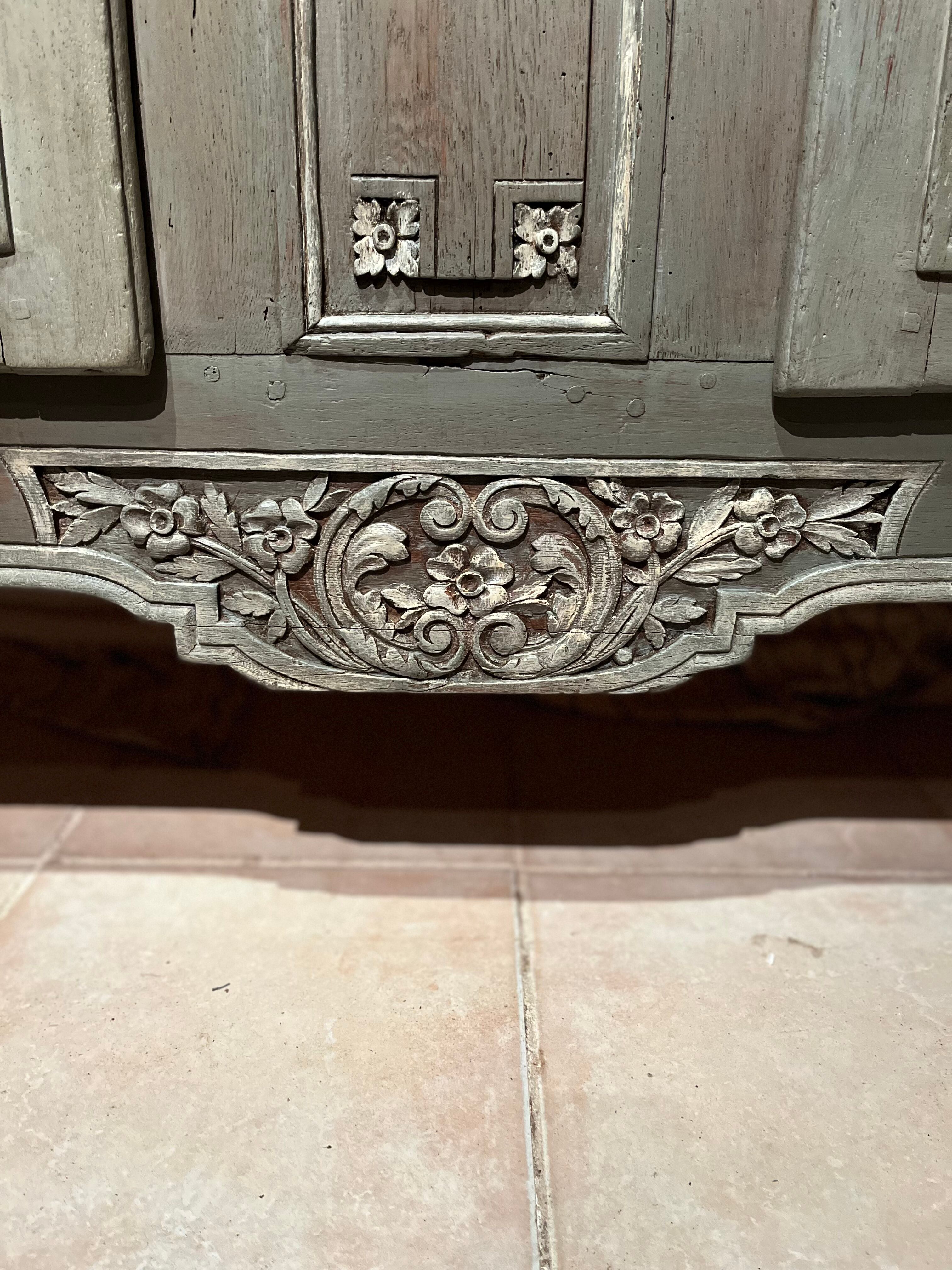Buffet Louis XV patinated