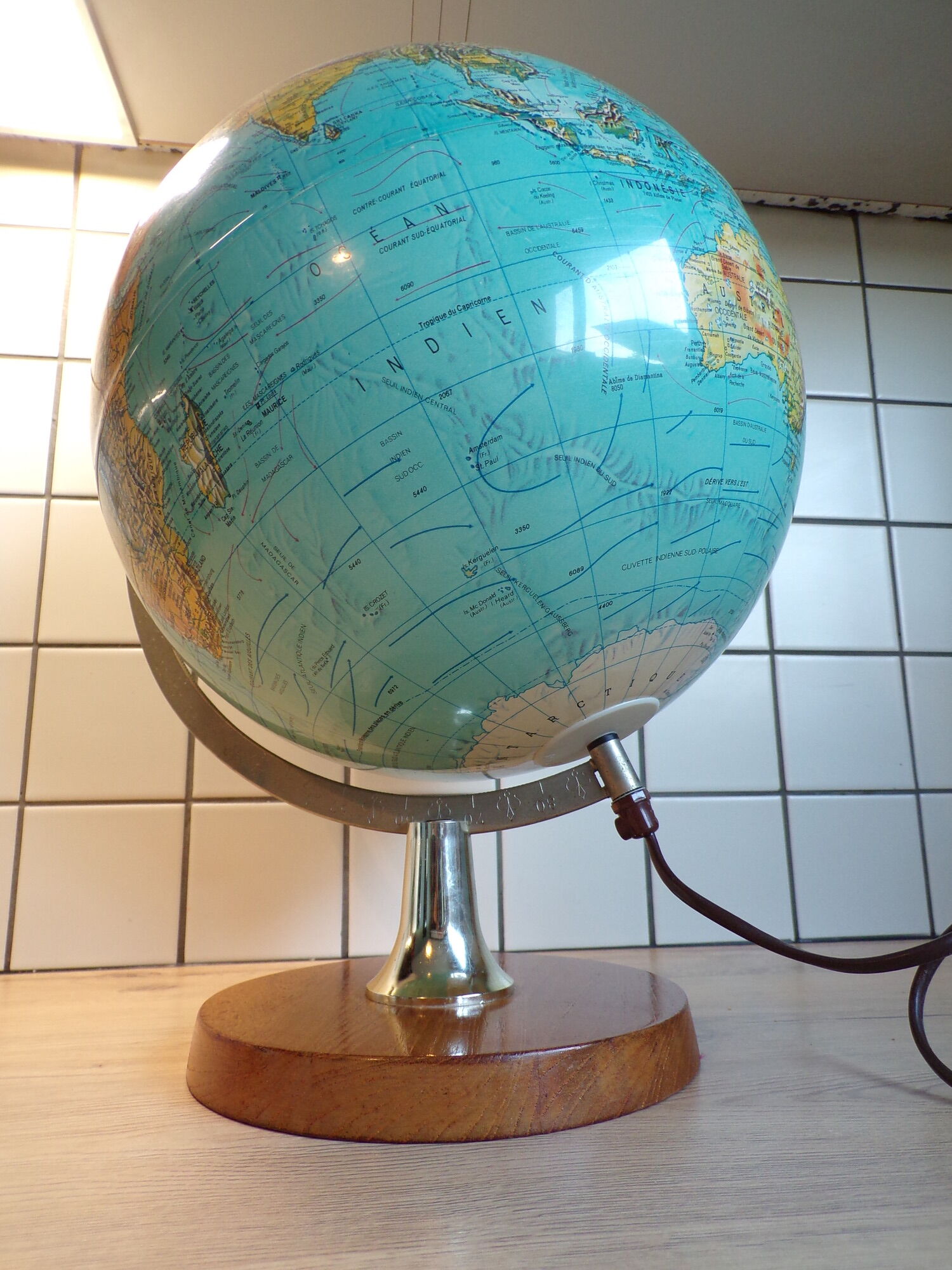 Globe Luminous Scan-globe 1977