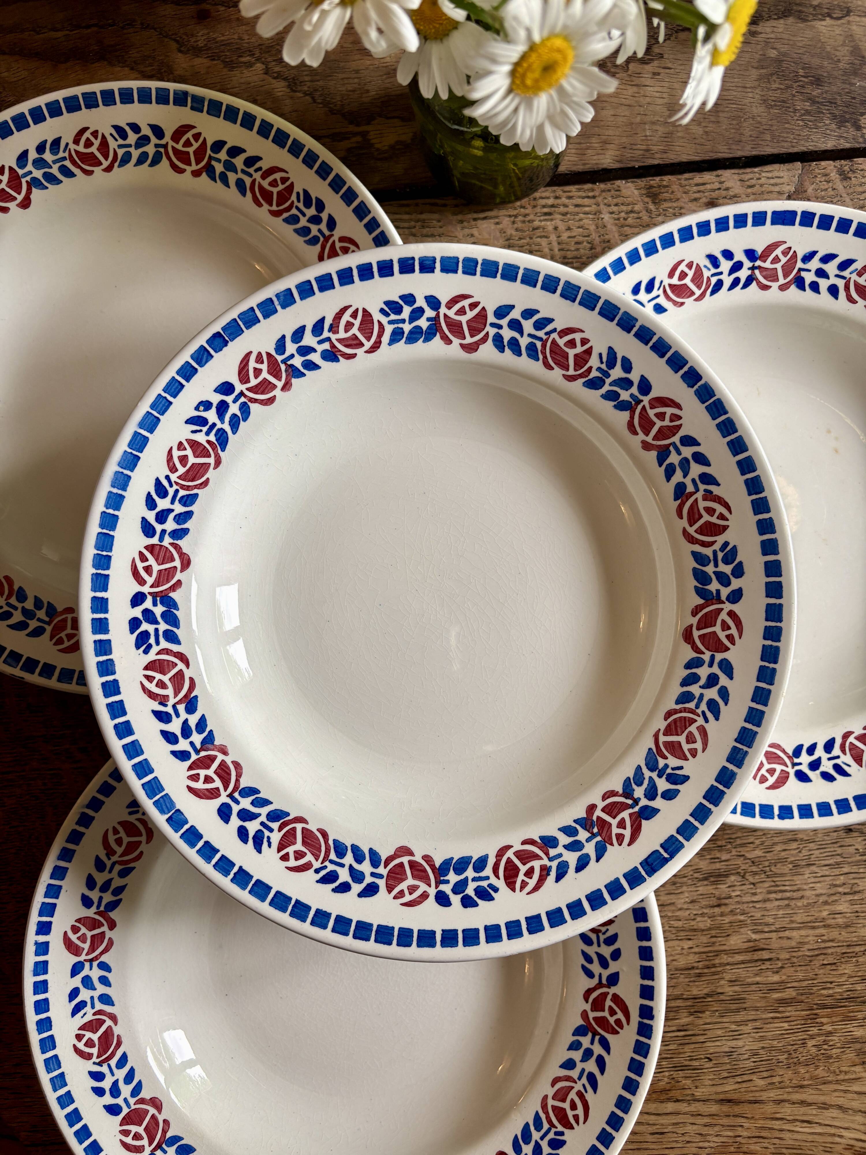 Set of 8 vintage deep plates