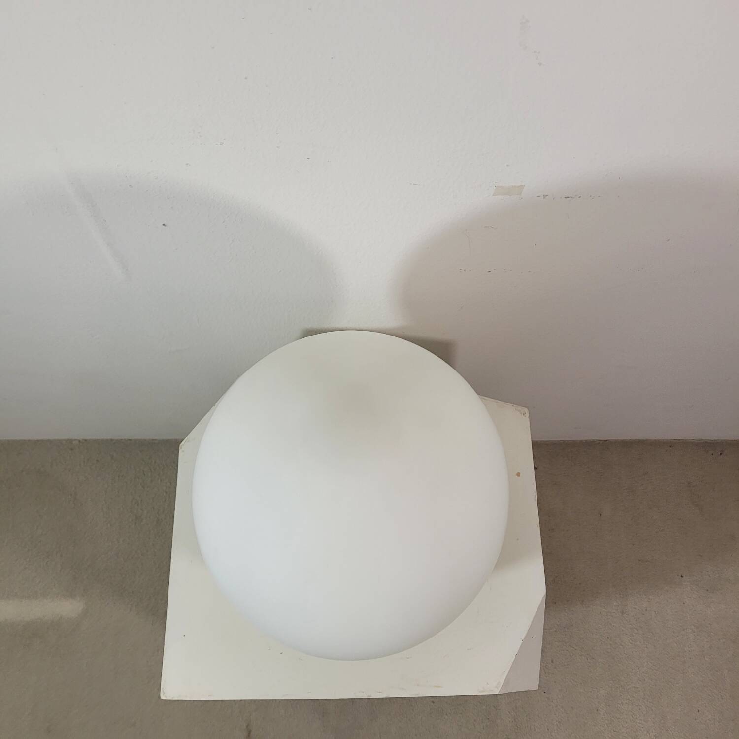 Vintage Vianne egg lamp in opaline 1970s