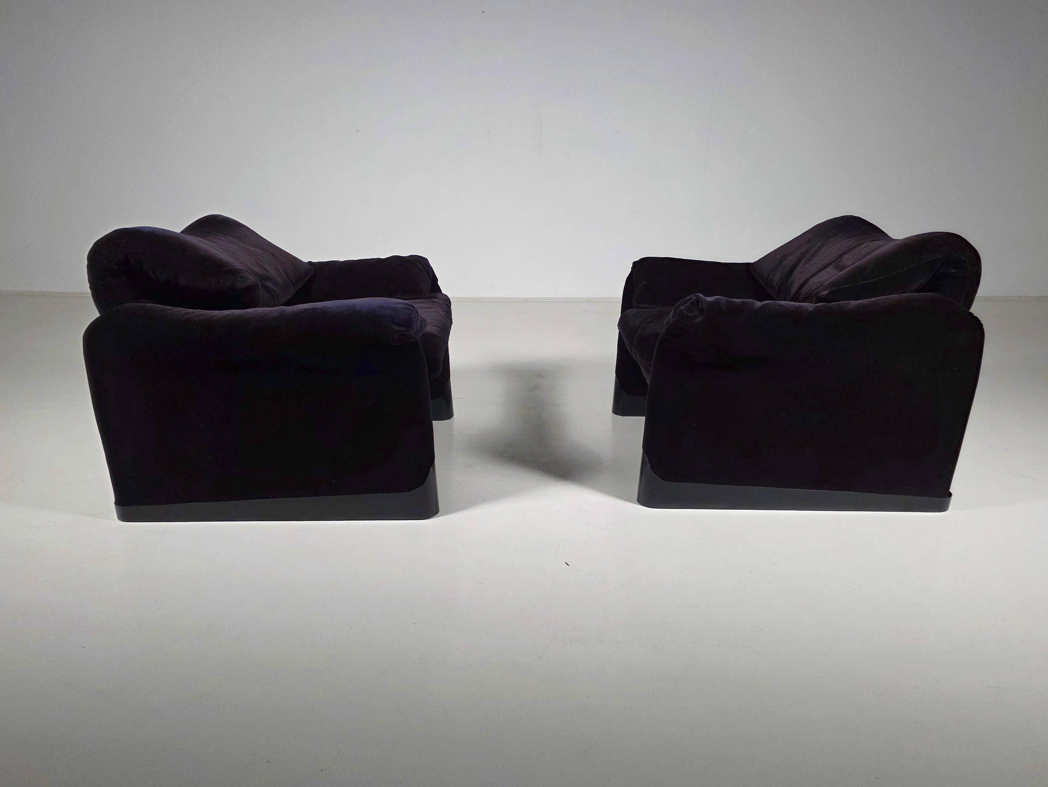 Maralunga lounge chairs in purple velvet by Vico Magistretti for Cassina, 1970.