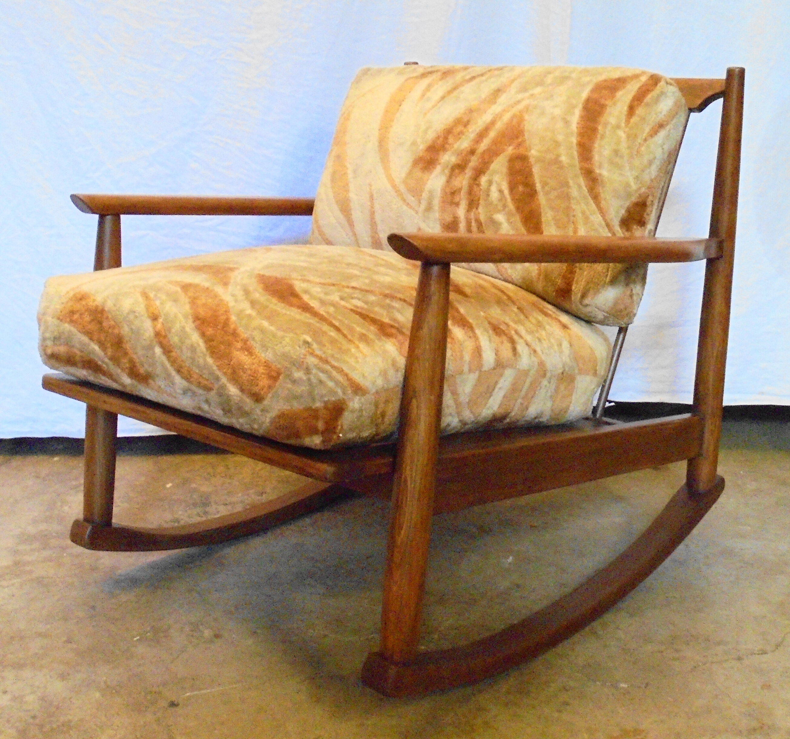 Scandinavian raocking-chair from the 70s