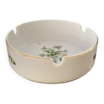 White and green porcelain ashtray with floral pattern from Hollóháza, with gold trim, 1960s.