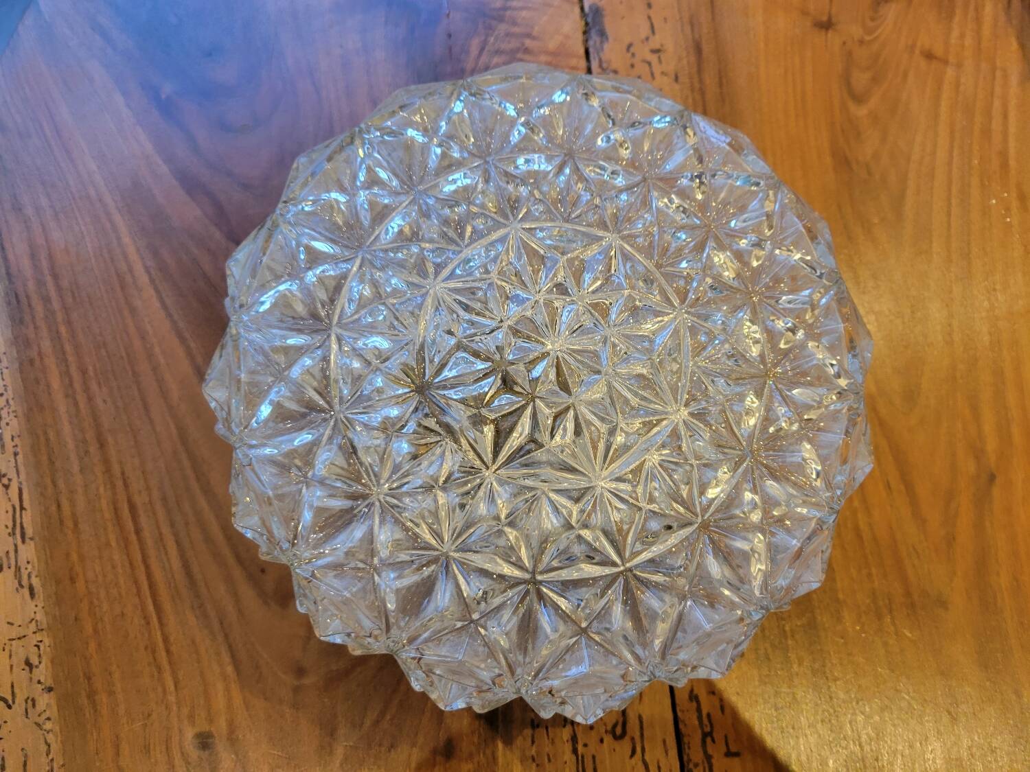 Diamond-pointed glass ceiling light