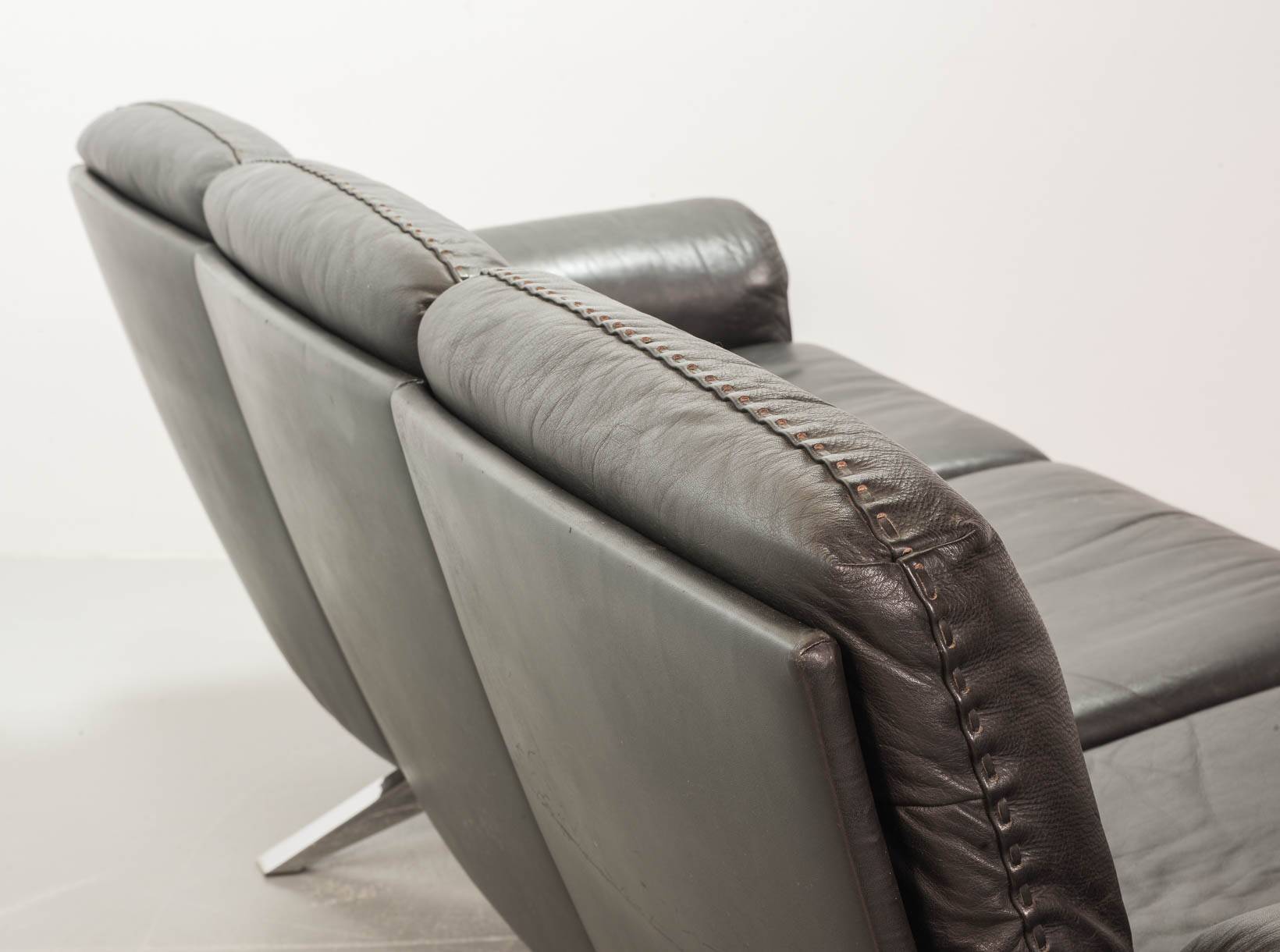 De Sede Black Leather Strap Stitched Three-Seat Sofa DS31. Switzerland, 60s