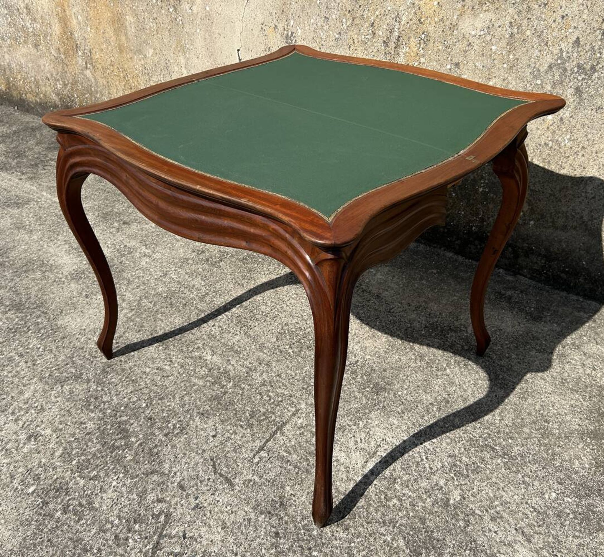 Table de jeu en bois d'acajou Napoléon III, 18ème siècle