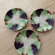 Assiettes en barbotine raisins