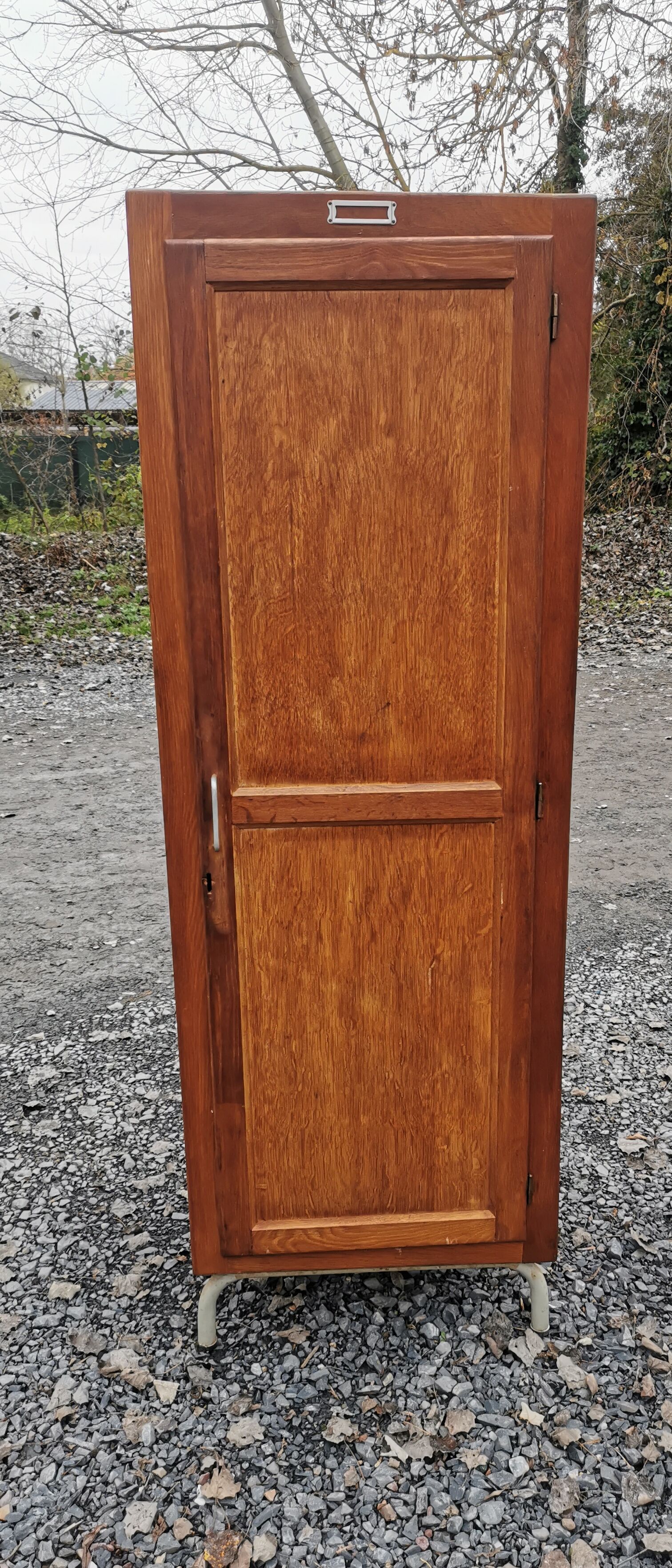 Boarding cabinet