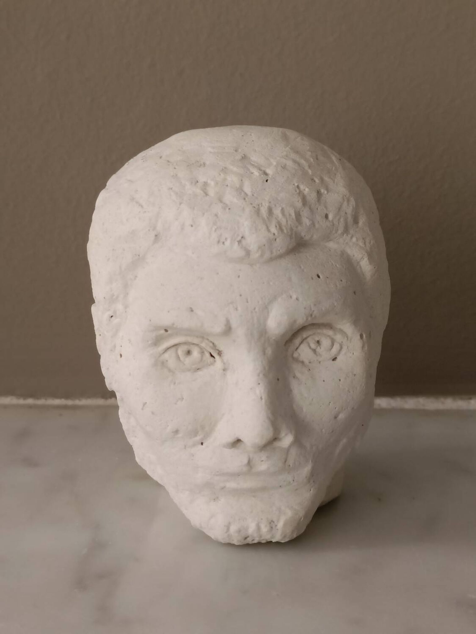 Tête d'homme en plâtre