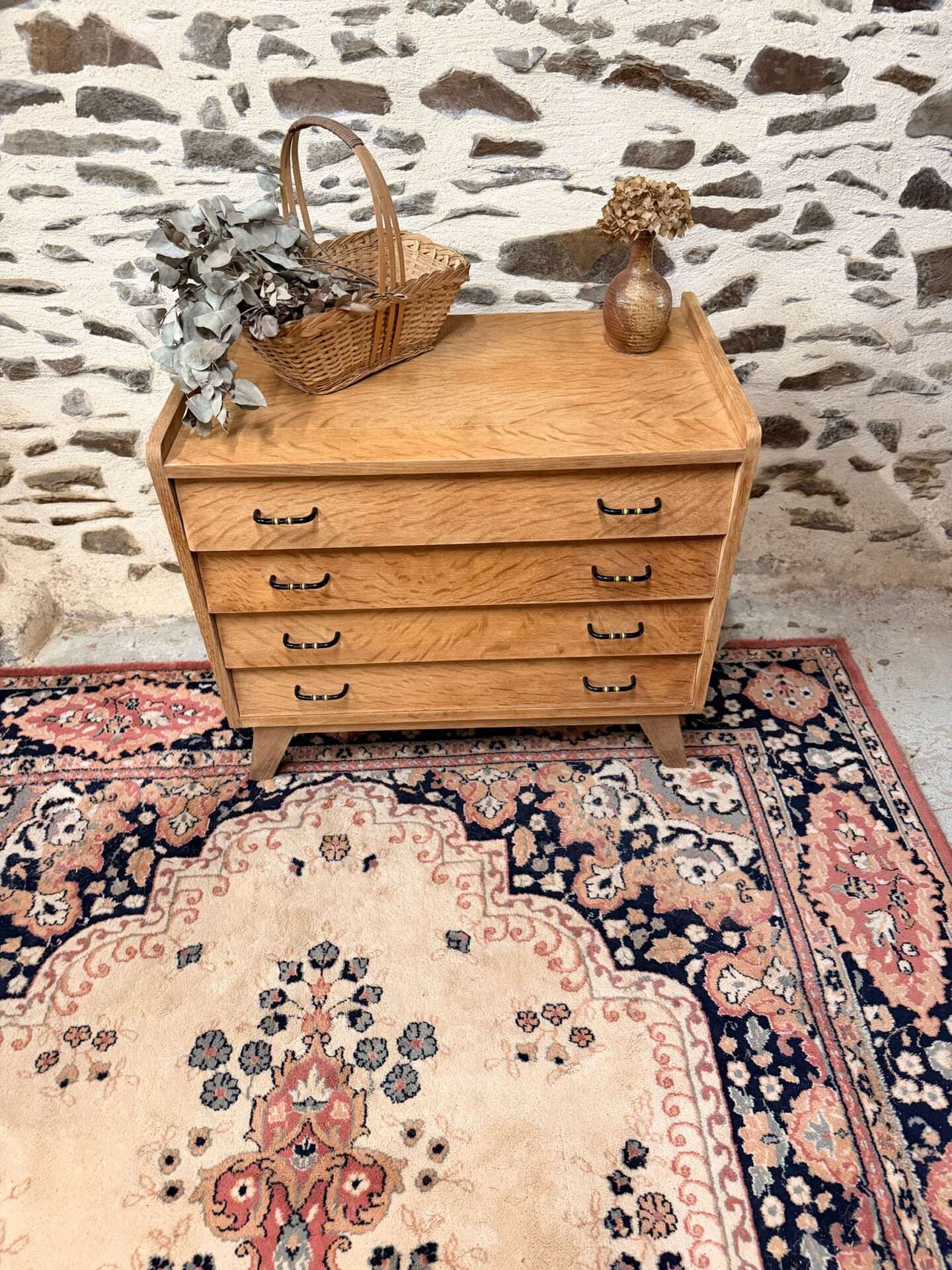 Pretty low chest of drawers from the 50s and 60s.