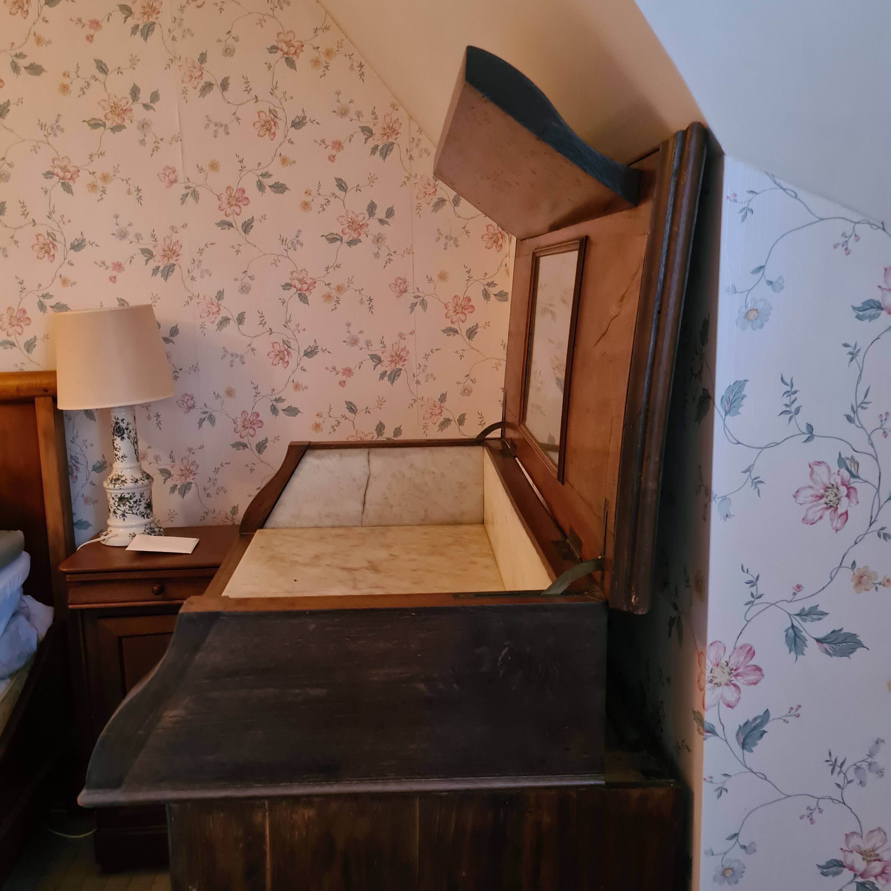 Oak toilet chest of drawers