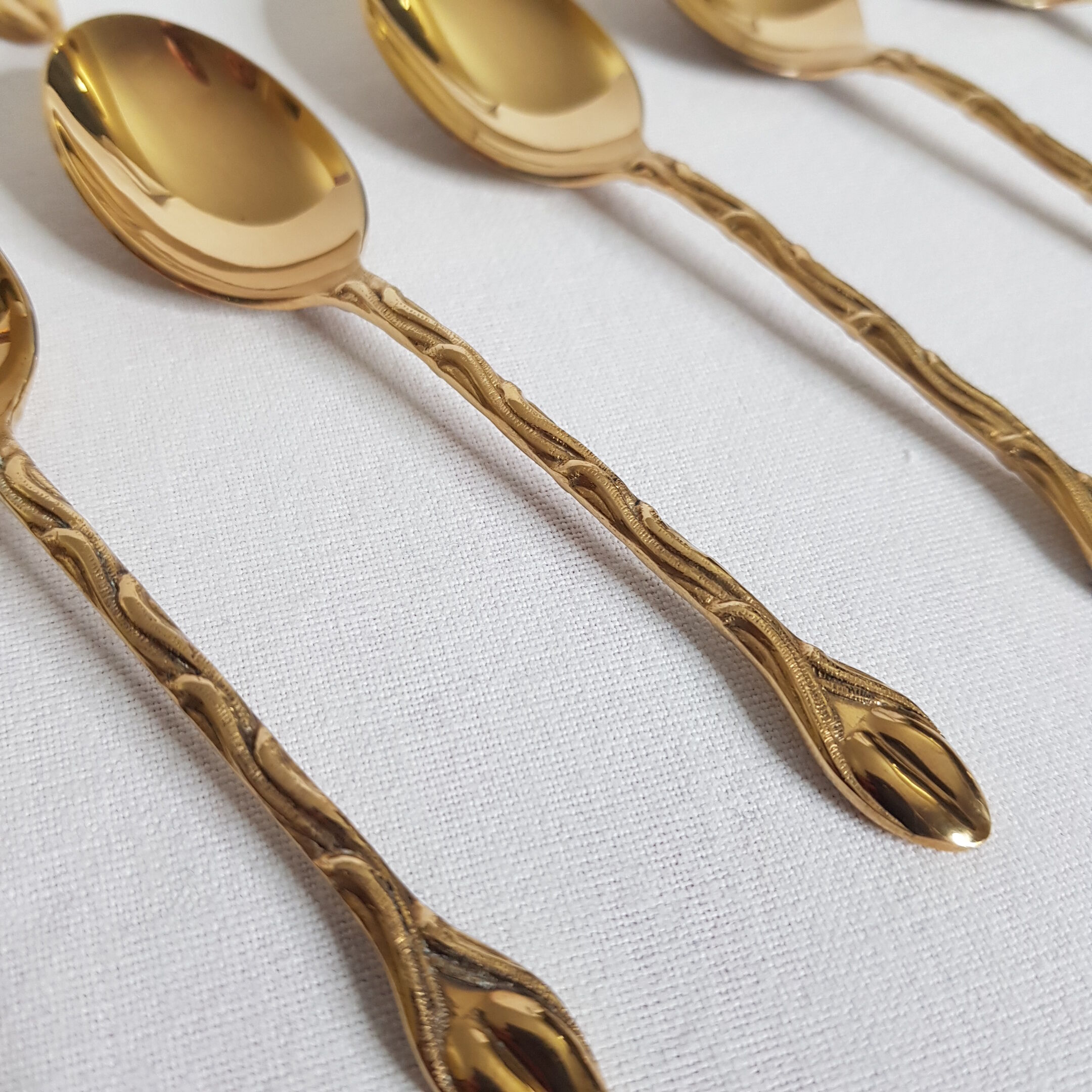 Set of 12 mocha spoons in golden metal with vegetable décor and coffee bean