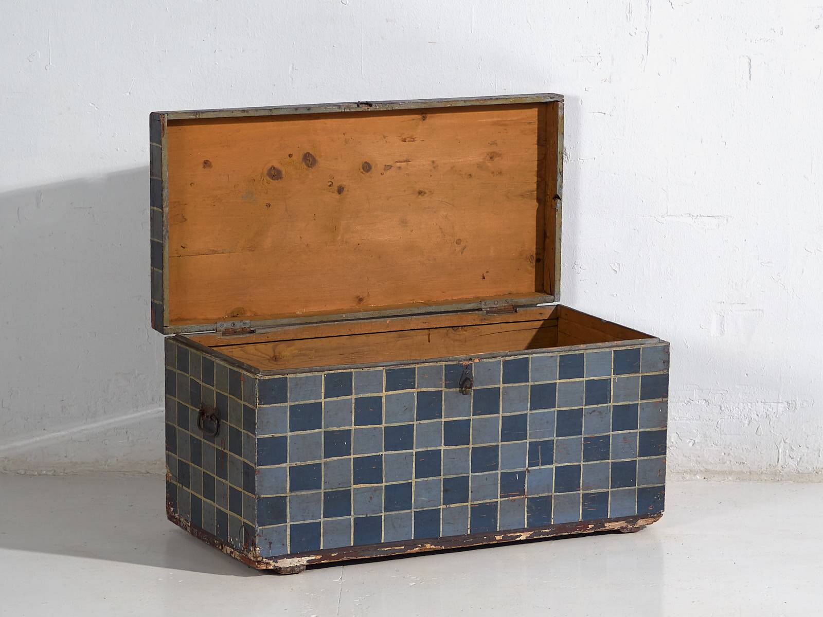 Antique painted trunk with geometric decoration (c.1920) #8