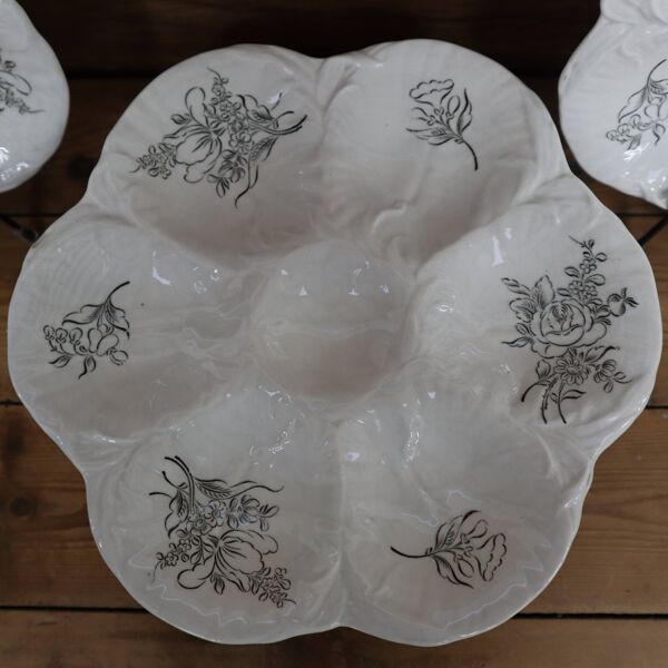 9 Assiettes à huîtres décor fleuri noir KetG Luneville année 1940