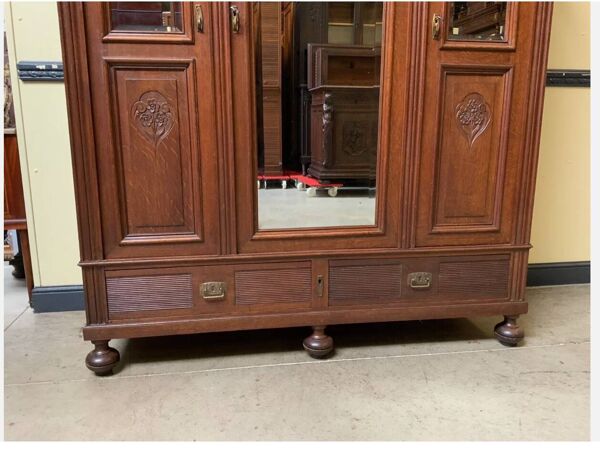 Armoire en bois sculpté, 2 miroirs, vers 1910
