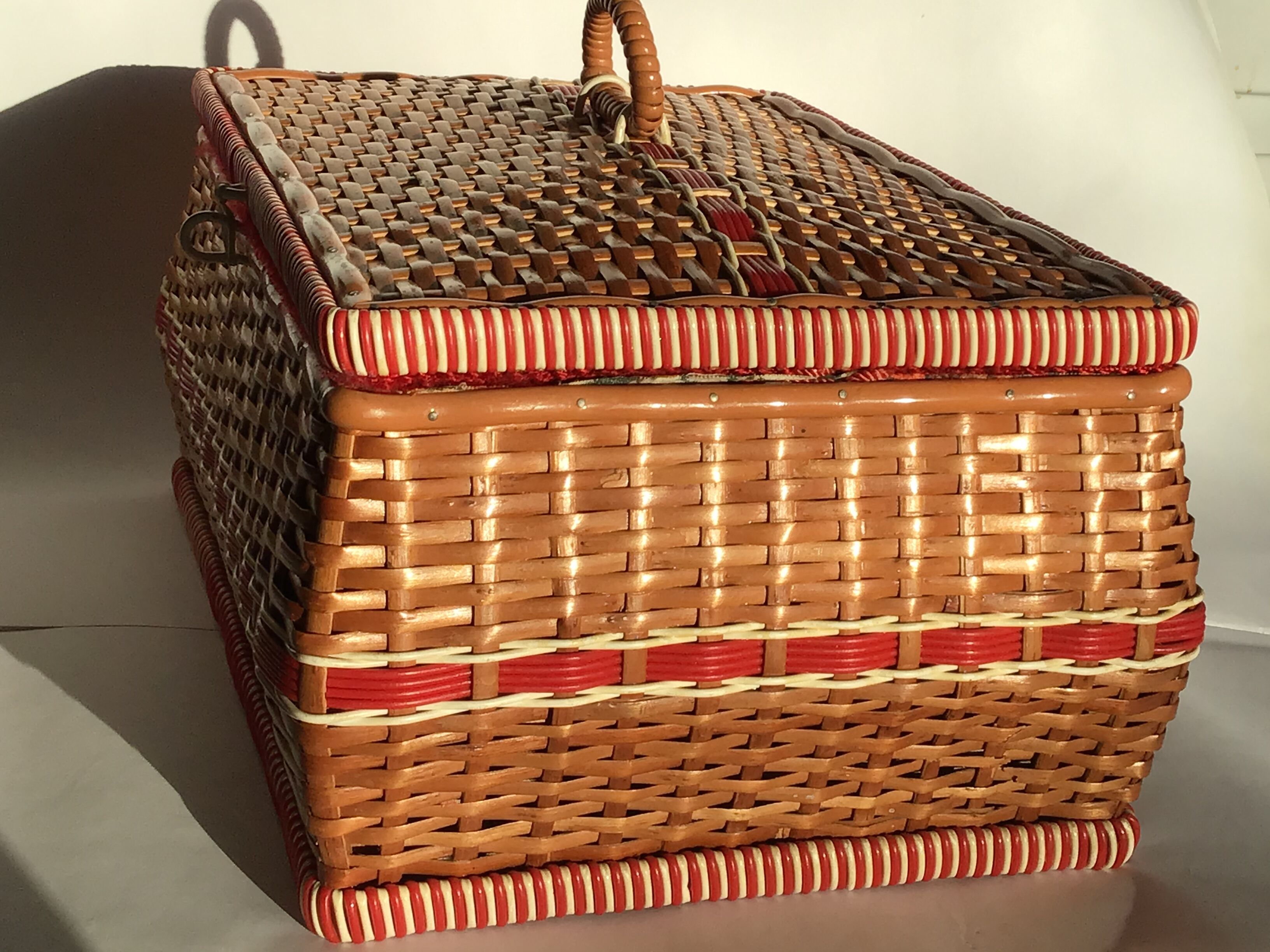 Wicker and scoubidou sewing basket