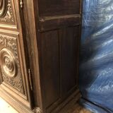 Armoire ancienne Louis XIII en noyer massif avec ses portes sculptées
