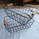 2 metal baskets