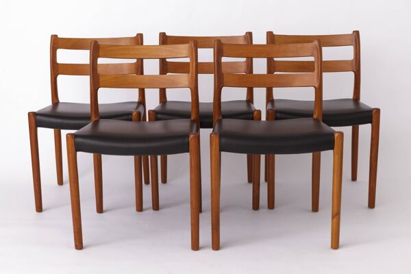Ensemble de 5 chaises Niels Otto Møller modèle 84 – Chaise de salle à manger danoise en teck et cuir