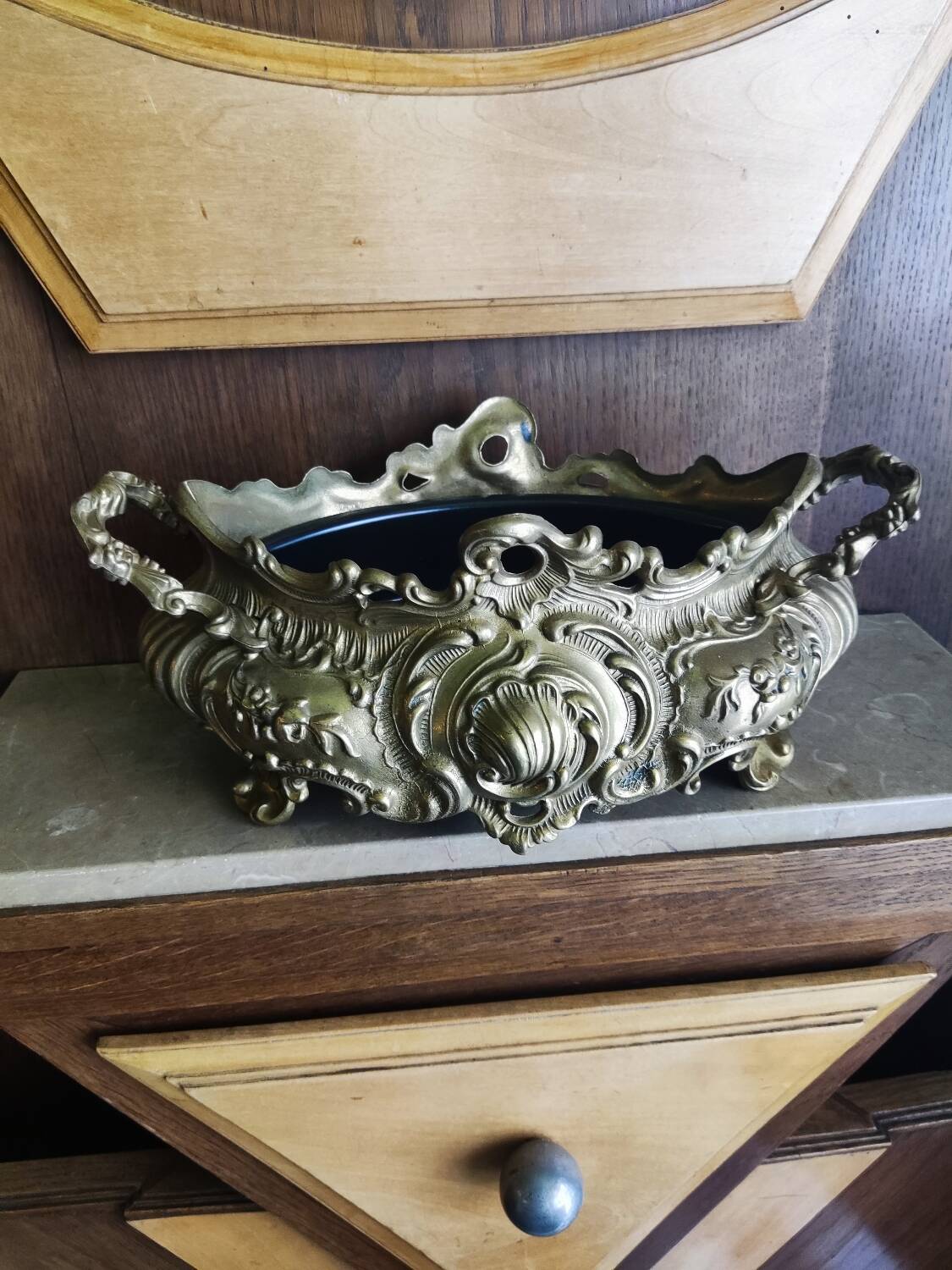 Bronze planter from the early 19th century