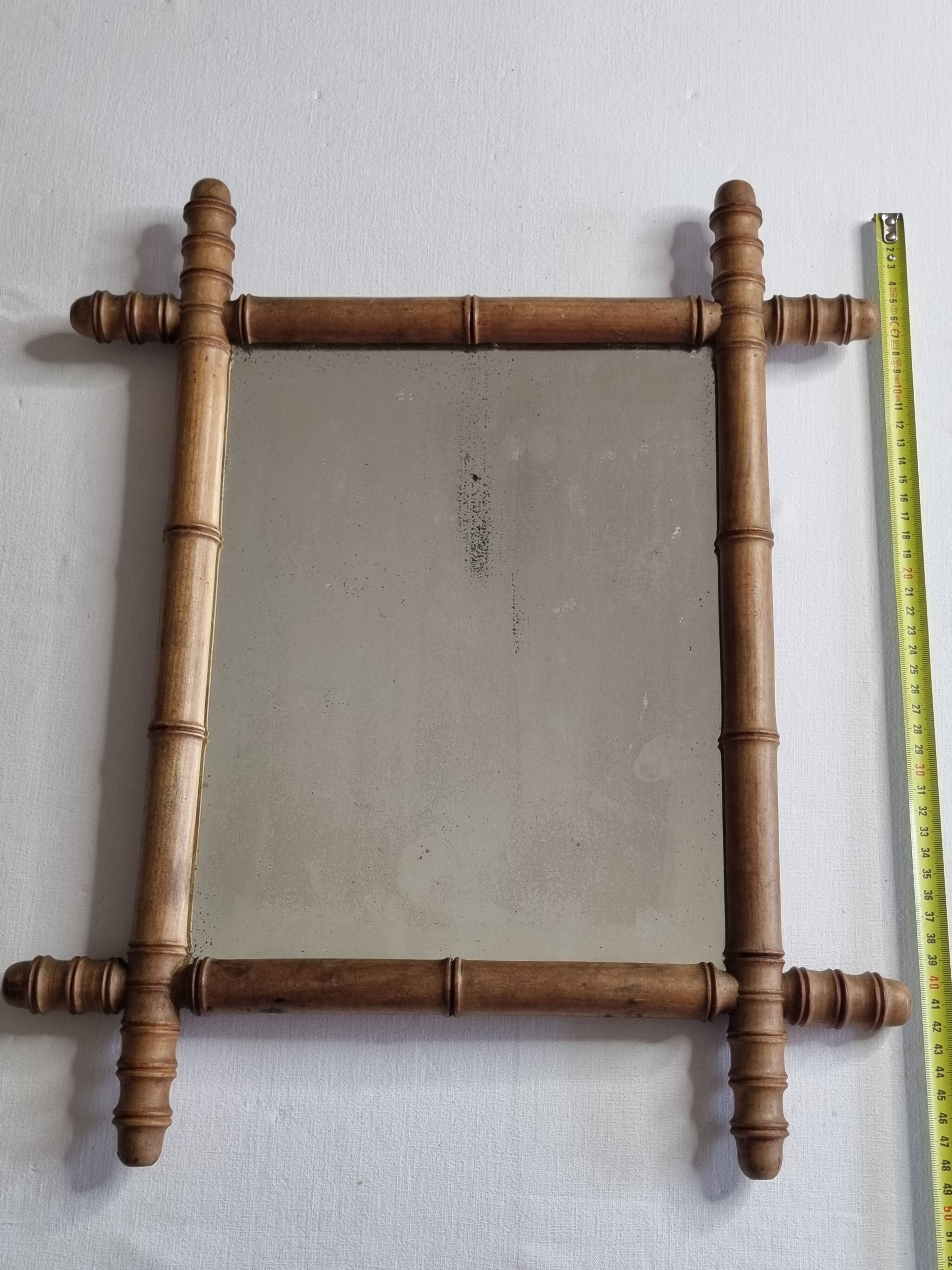 Miroir en bois tourné à l'imitation du bambou, des années 20-30, 42 x 49 cm