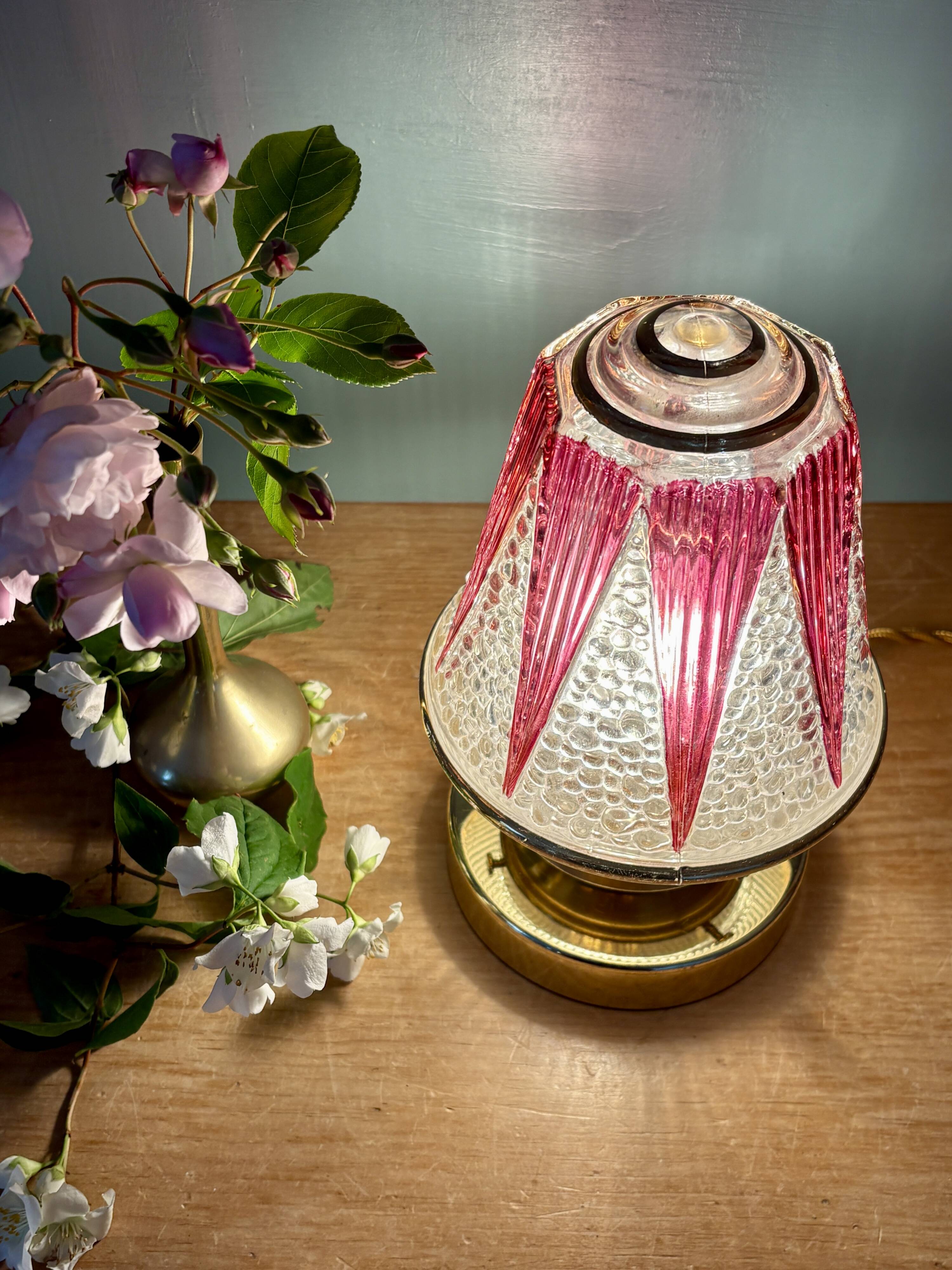 Vintage Art Deco globe table lamp in transparent and purple glass.