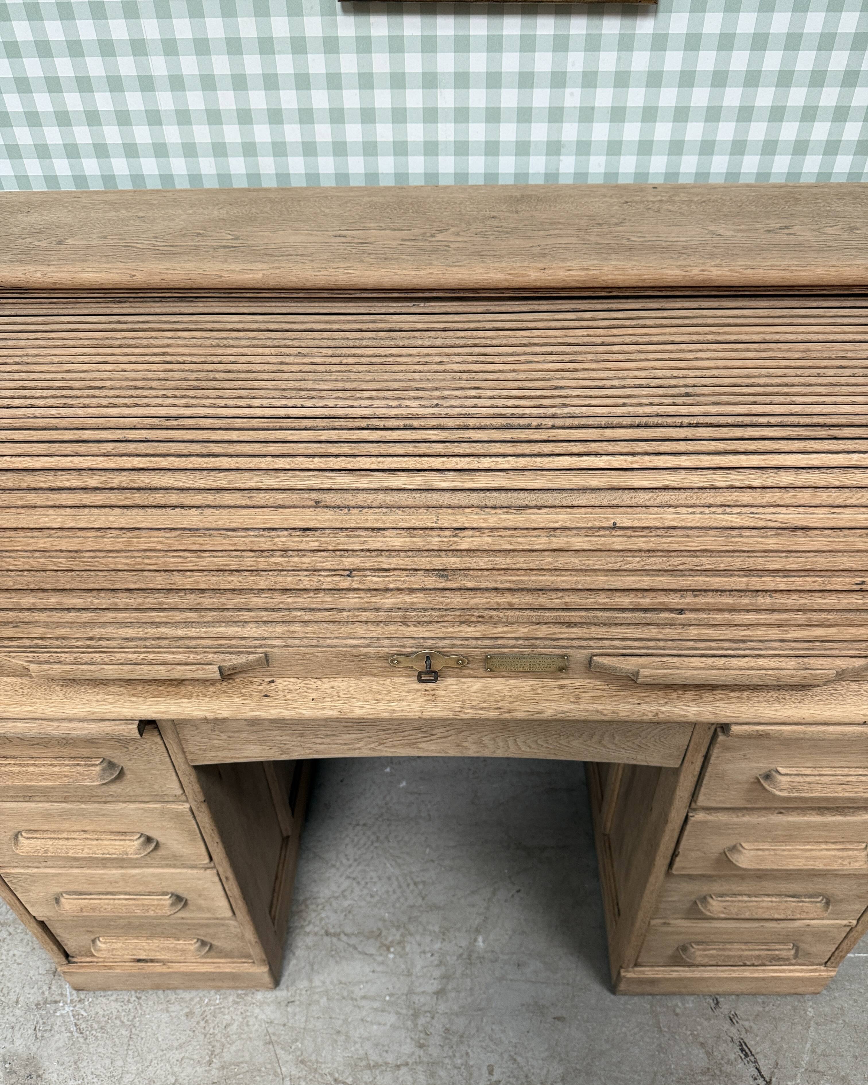 American cylinder desk (renovated)