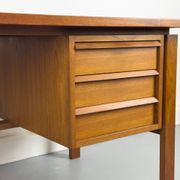 Mid-century teak desk by Svend Åge Madsen for Sigurd Hansen, 1960s.