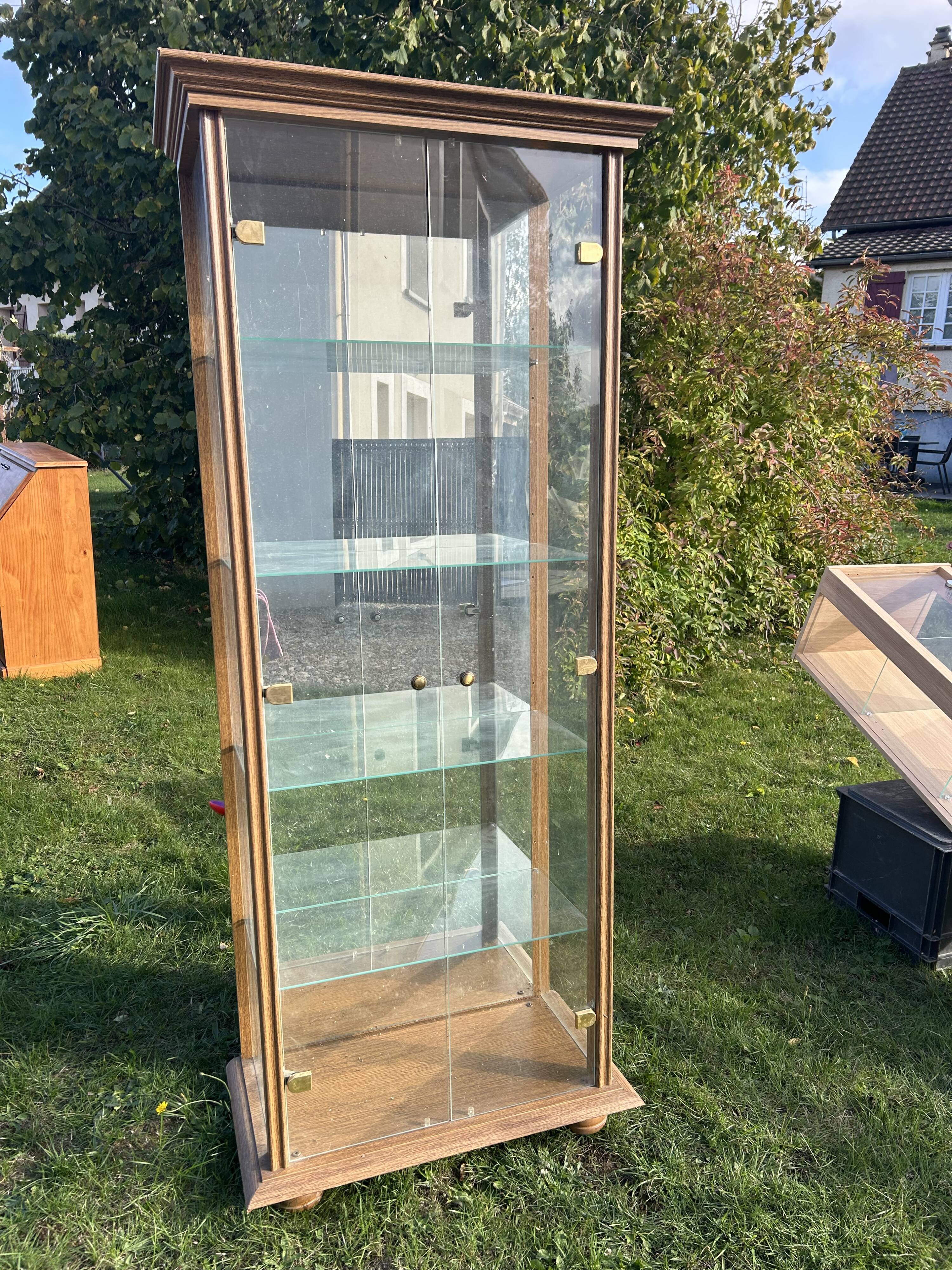 Small display cabinet