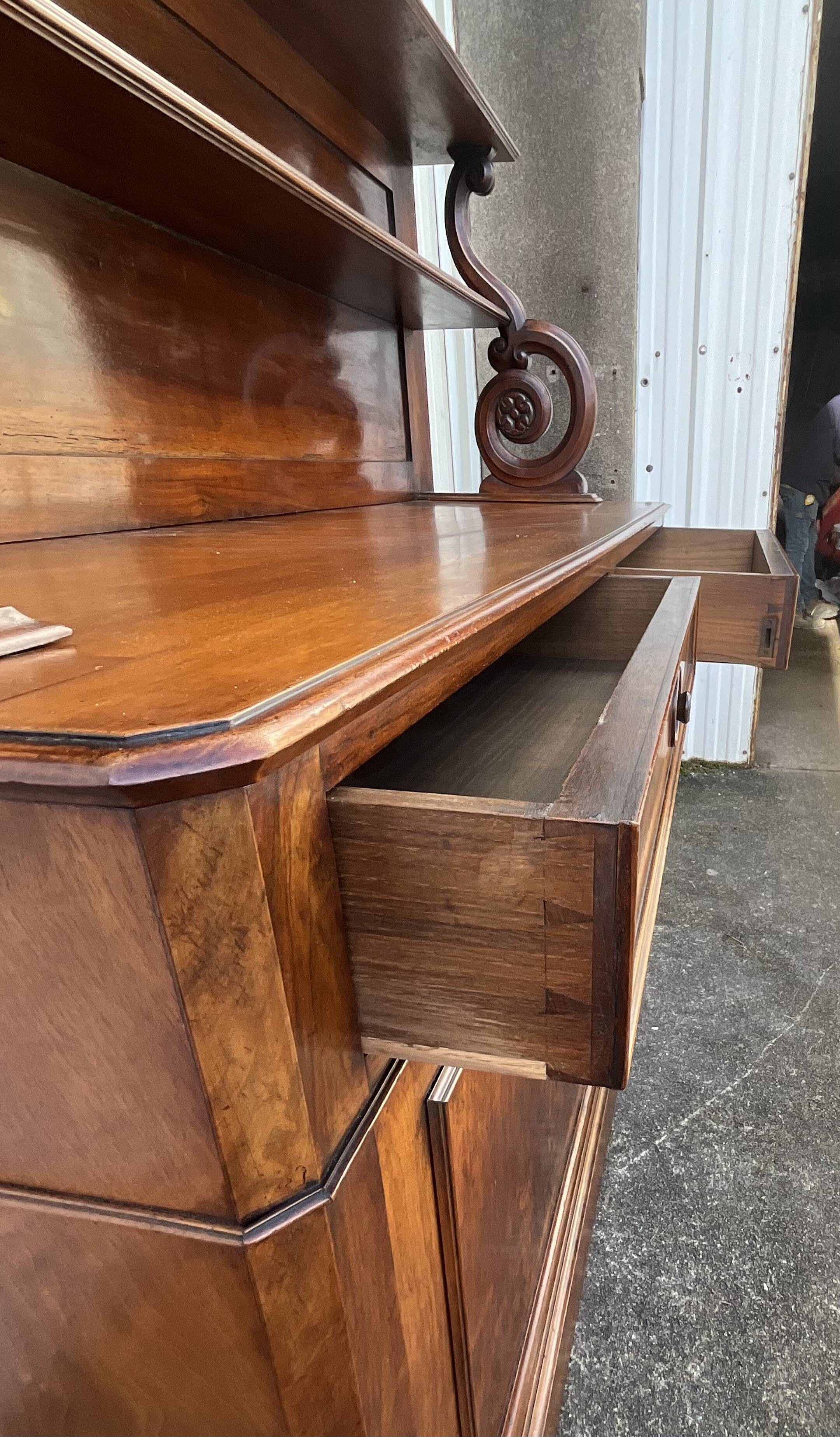 Saint-Hubert Sideboard in Burr Walnut, Late 19th Century