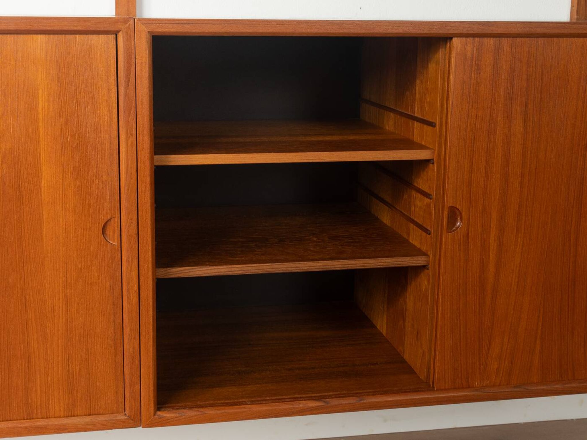 Classic shelving system from the 1960s in teak veneer by Poul Cadovius for Cado