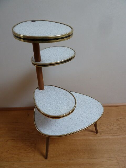 tripod plant holder table