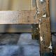 Tabouret d'atelier ancien à poignée