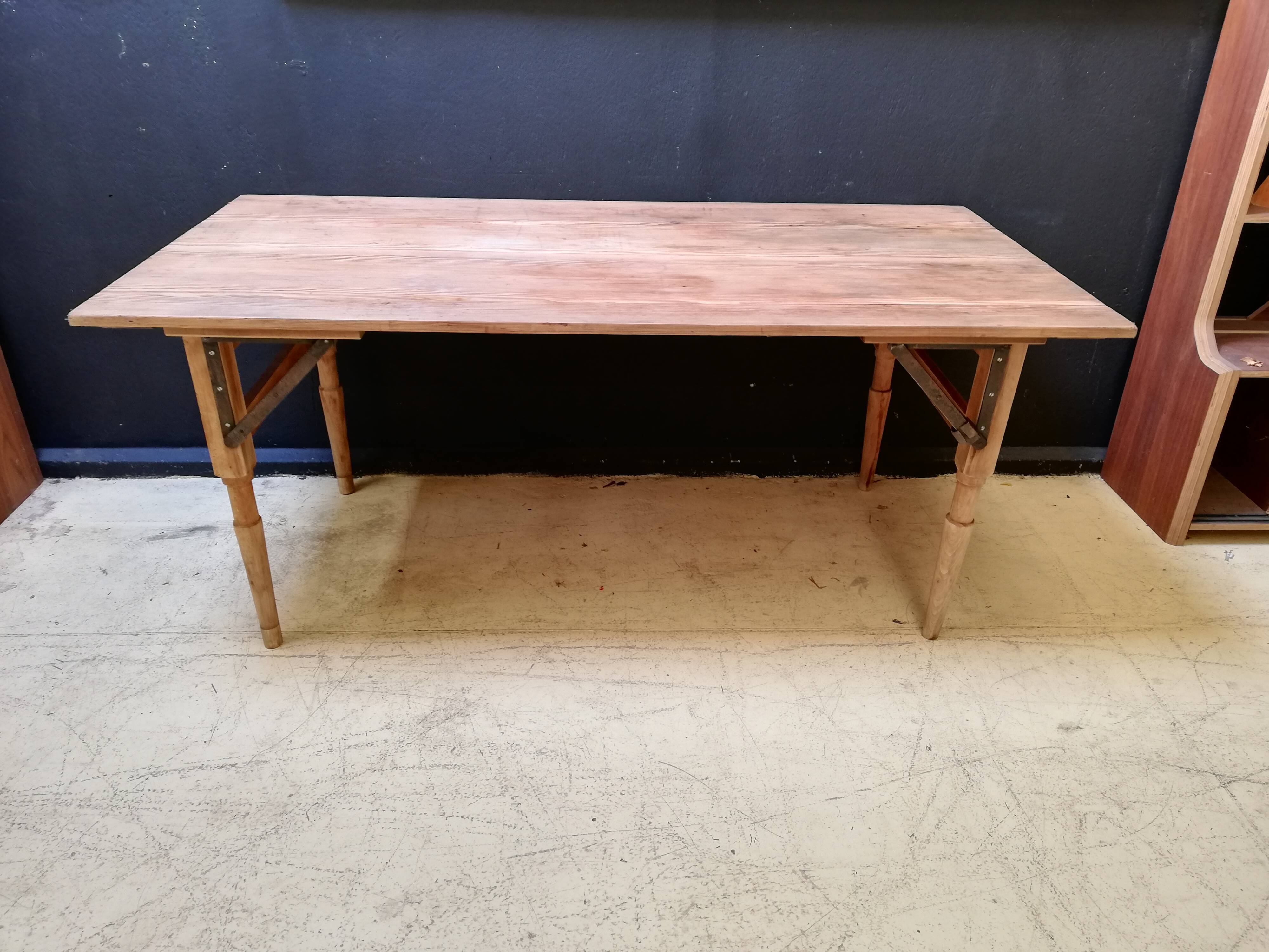 Folding table in wood brewery-guinguette, 6/8 cutlery