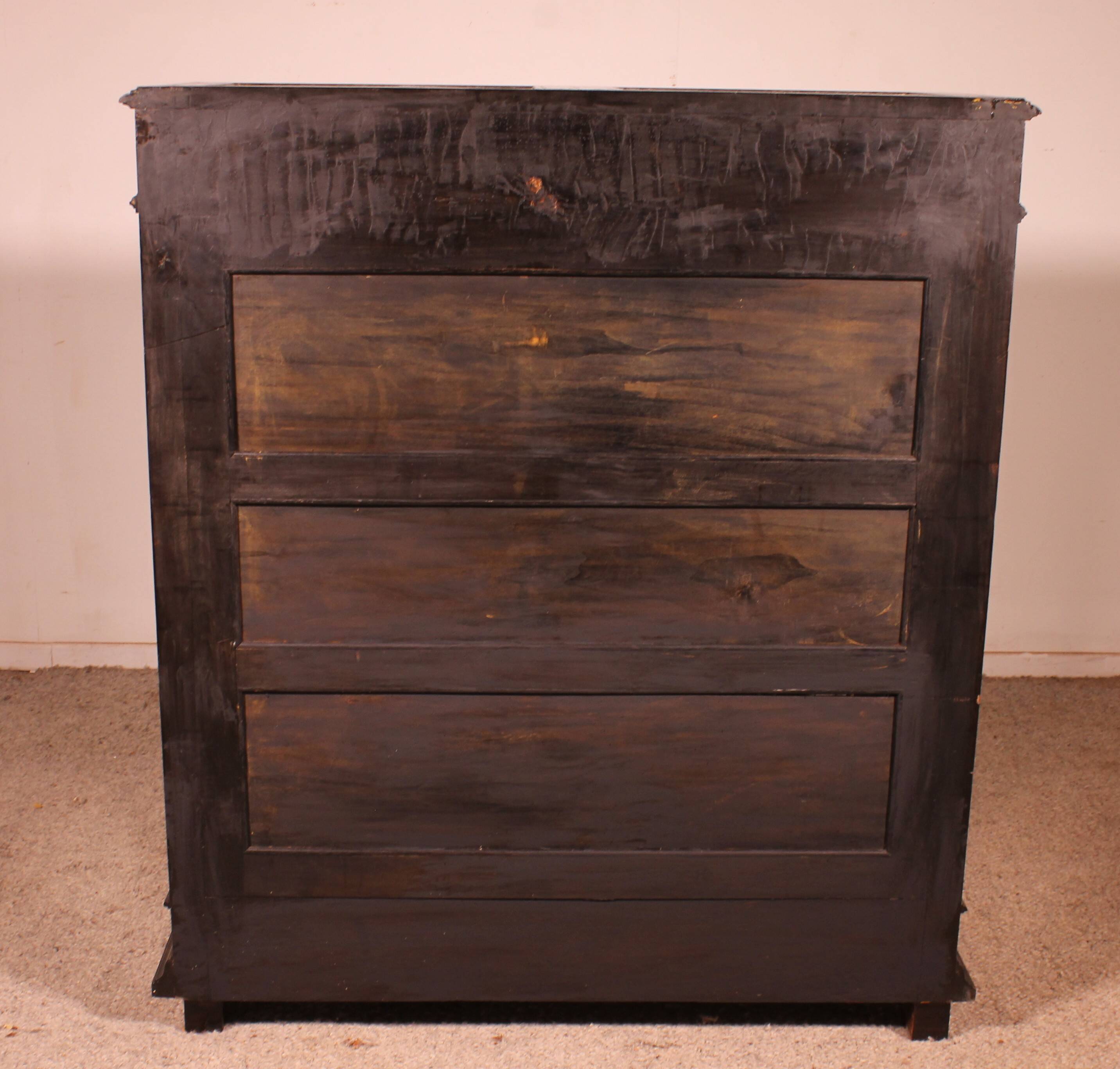 Napoleon III period collector's display cabinet