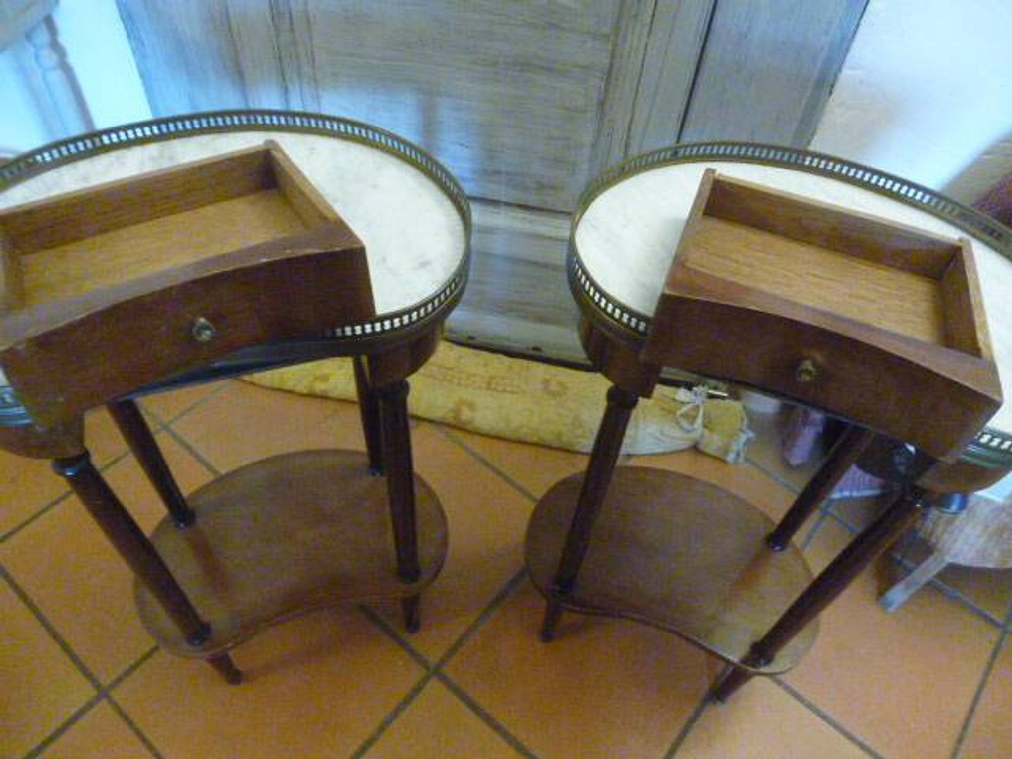 Pair of Antique Louis XVI Style Bean-Shaped Bedside Tables - Marble Top