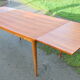 Table scandinave