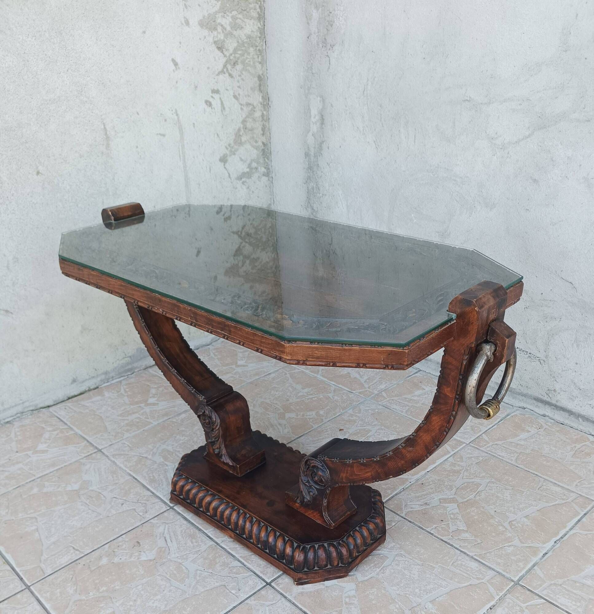 Table basse Art Déco en bois sculpté