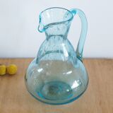 Carafe bleue en verre soufflé bullé