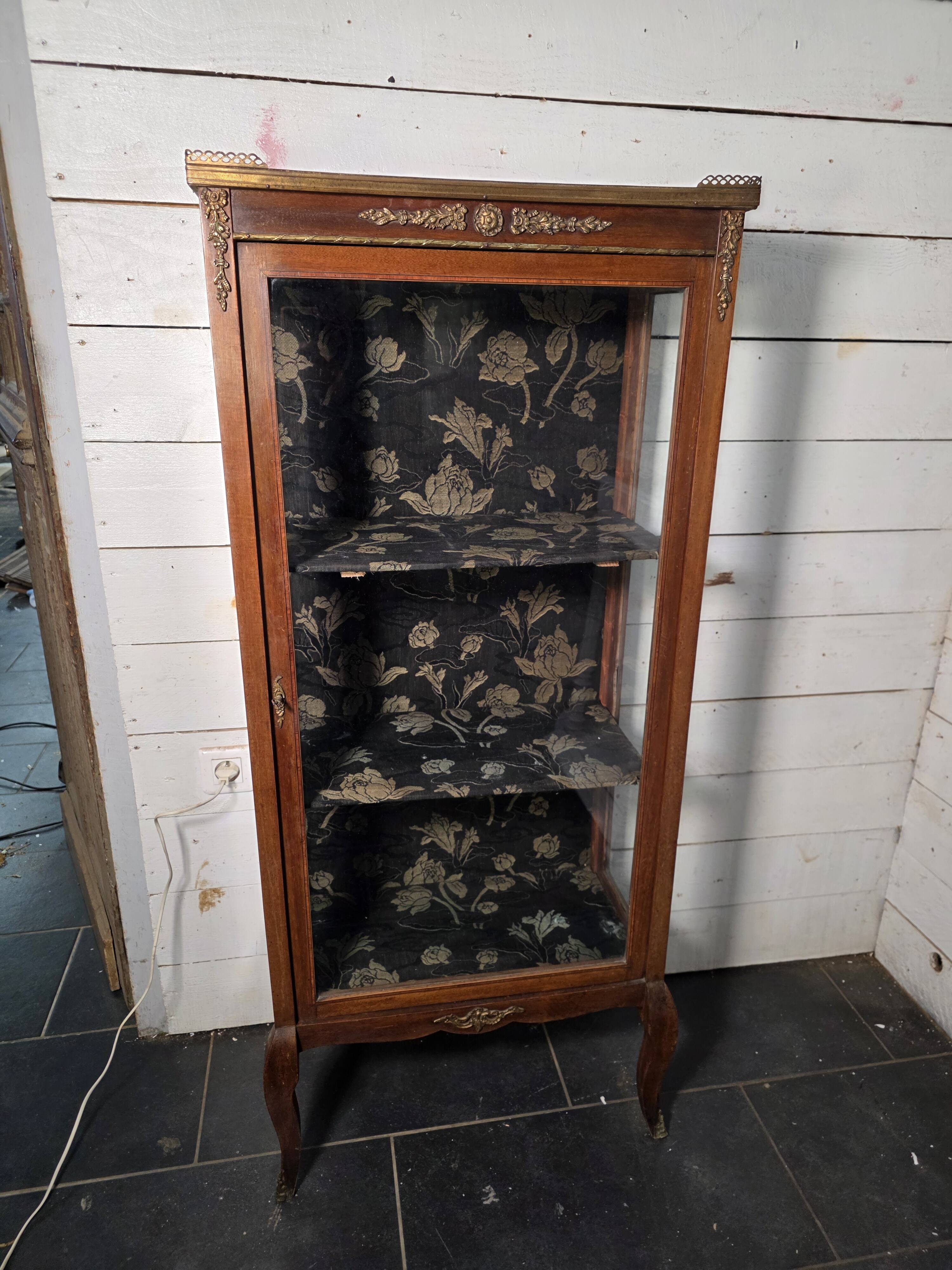 Vitrine ancienne style transition Louis XV-Louis XVI en Acajou