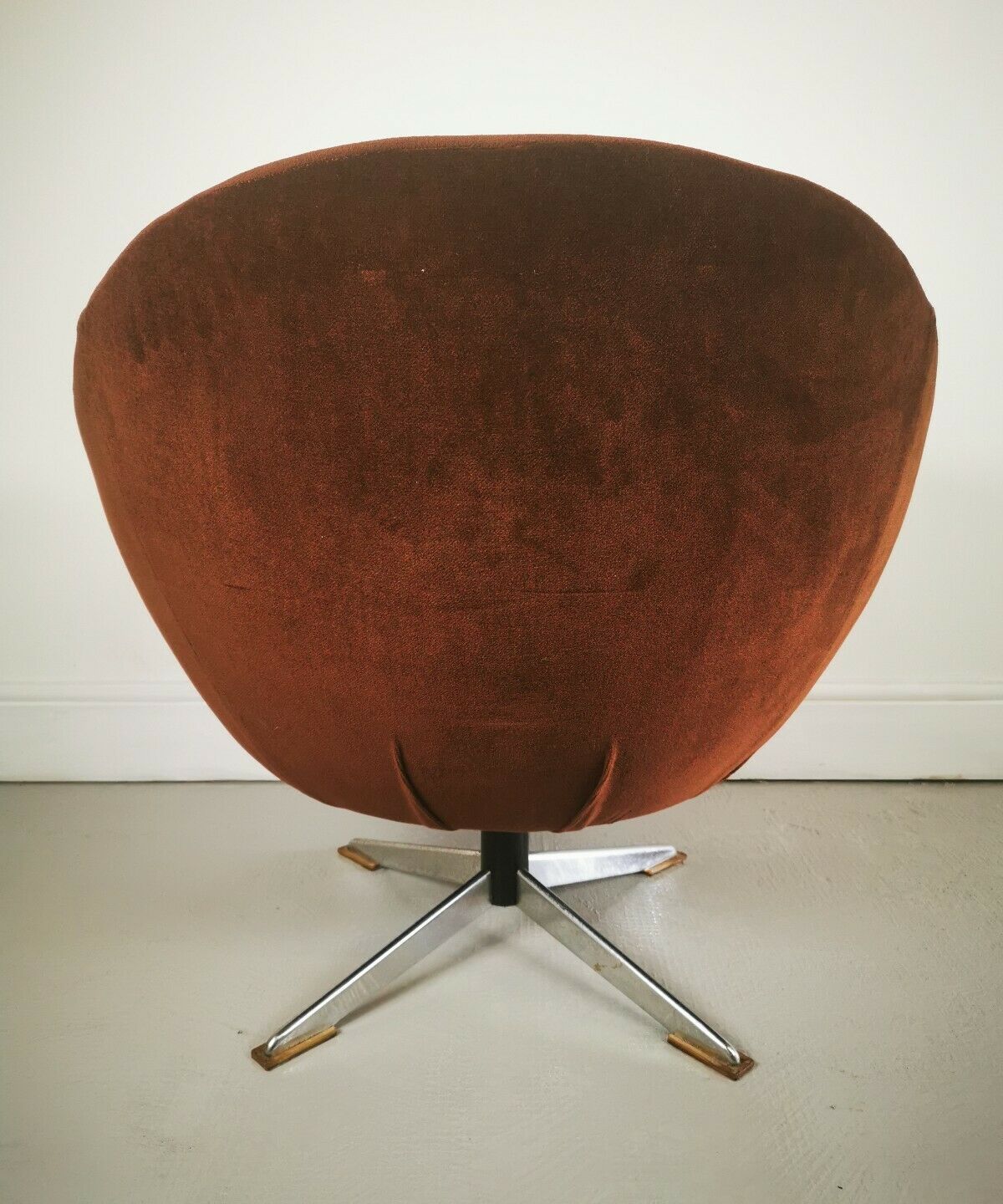 Mid Century 1960s/70s Brown Swivel Tub Chair