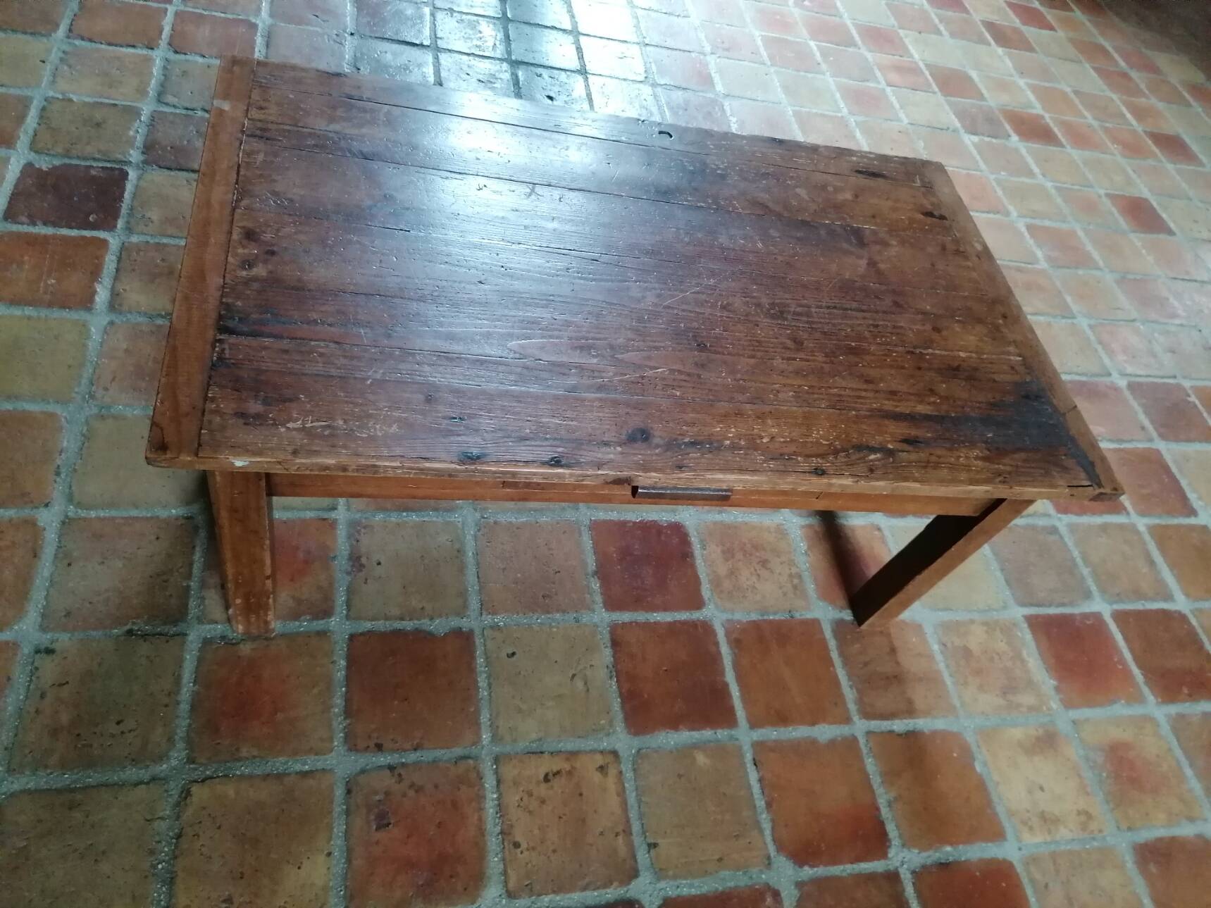 Solid wood coffee table with drawer