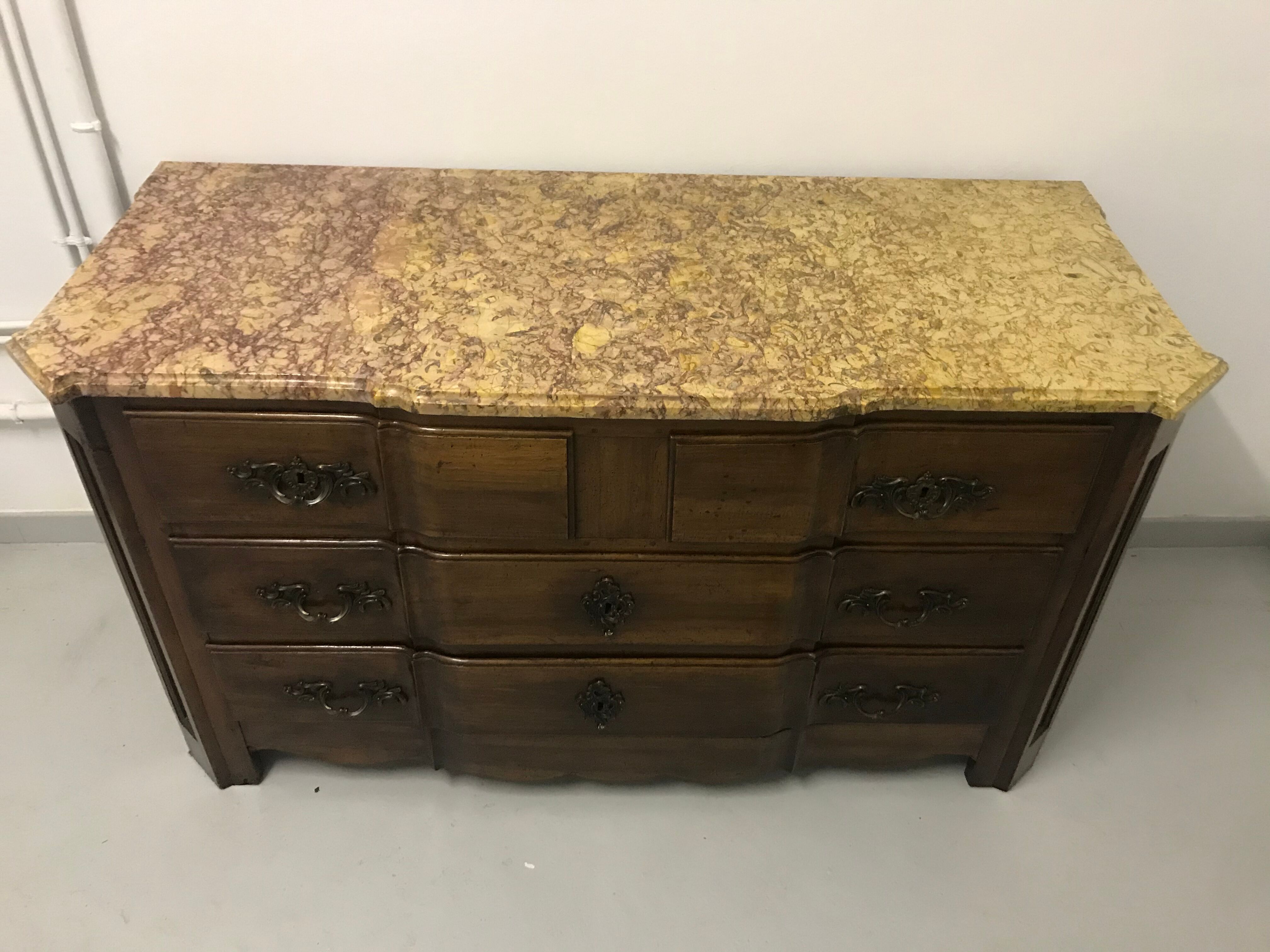 Dresser period Louis XIV walnut