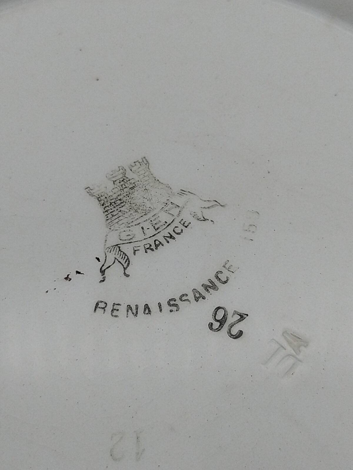 Service à dessert . Gien renaissance circa 1930 .