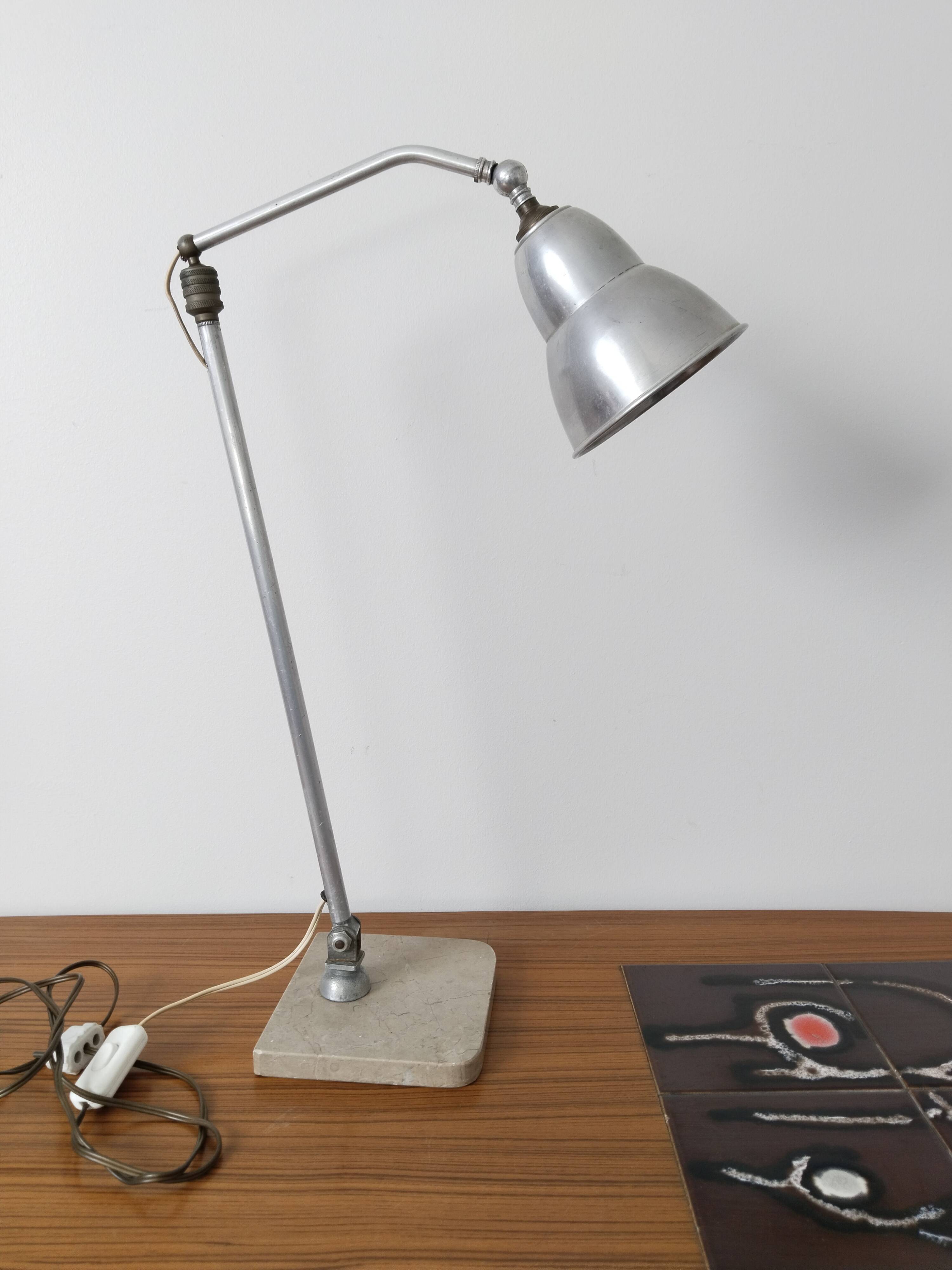 Articulated desk lamp, in aluminum and marble