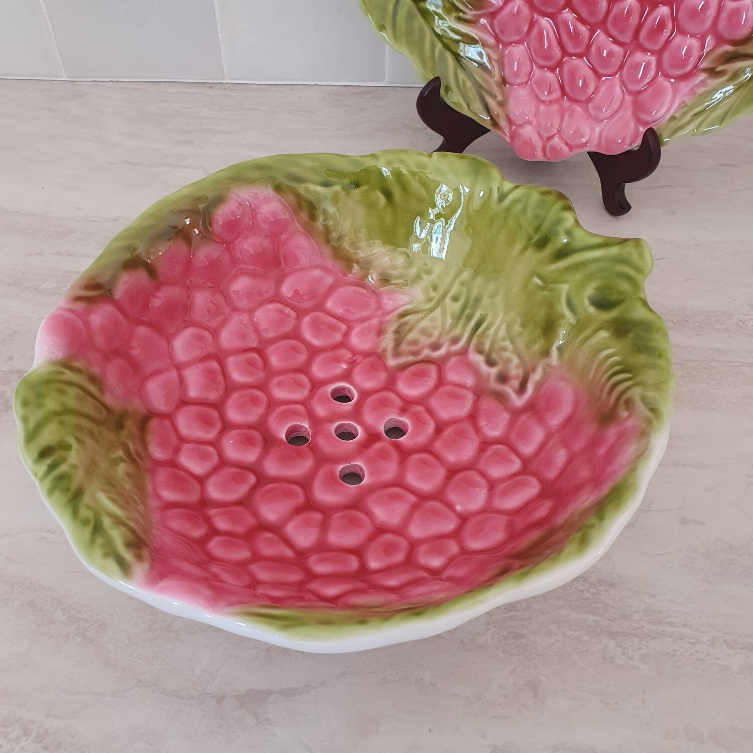 Presentation dish and salad bowl in Italian Barbotine