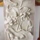 Relieve con flores. Bajorrelieve. Wall decoration.