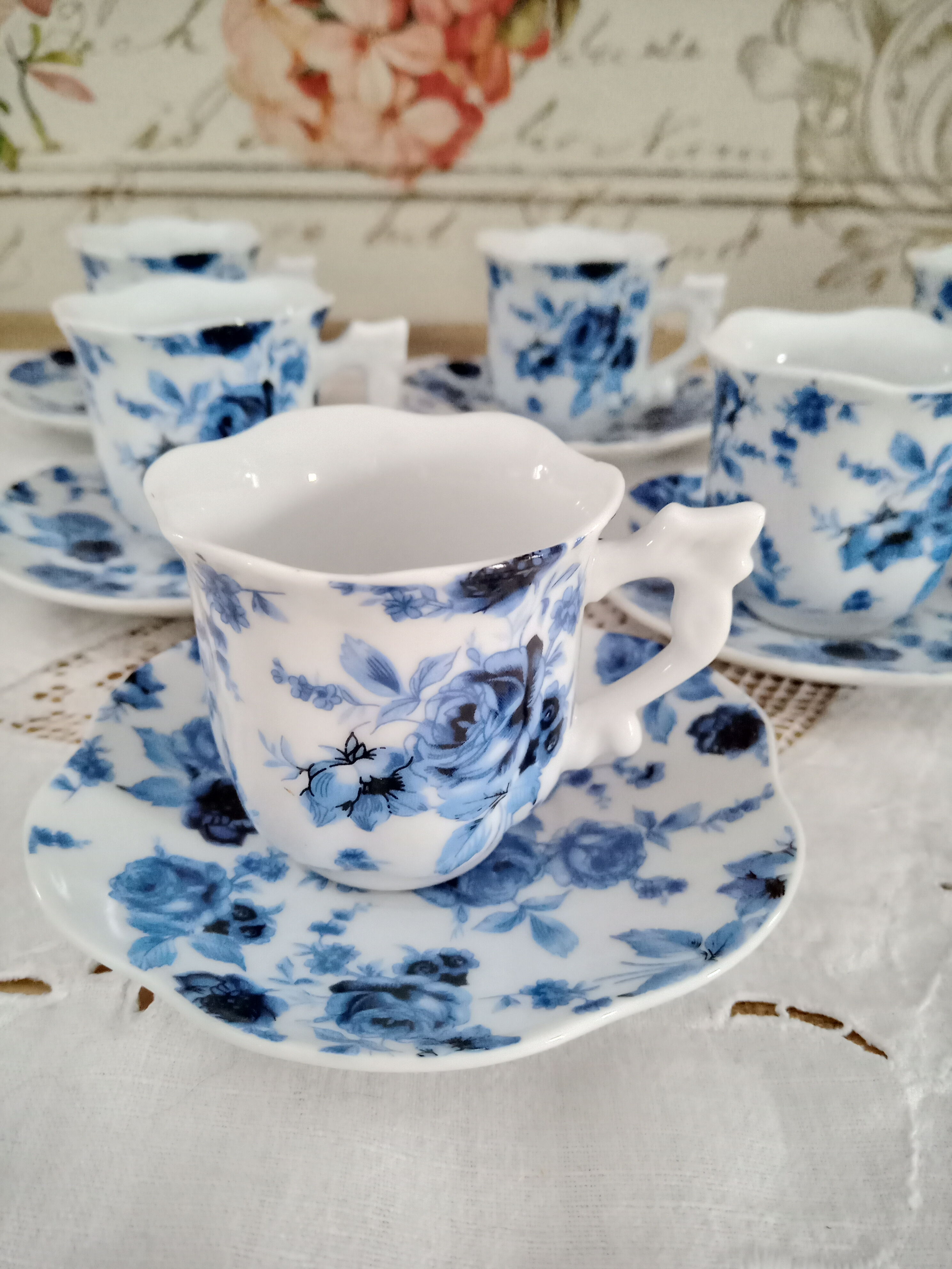 Set of 6 coffee cups and 6 sub-cups in white earthenware blue floral décor
